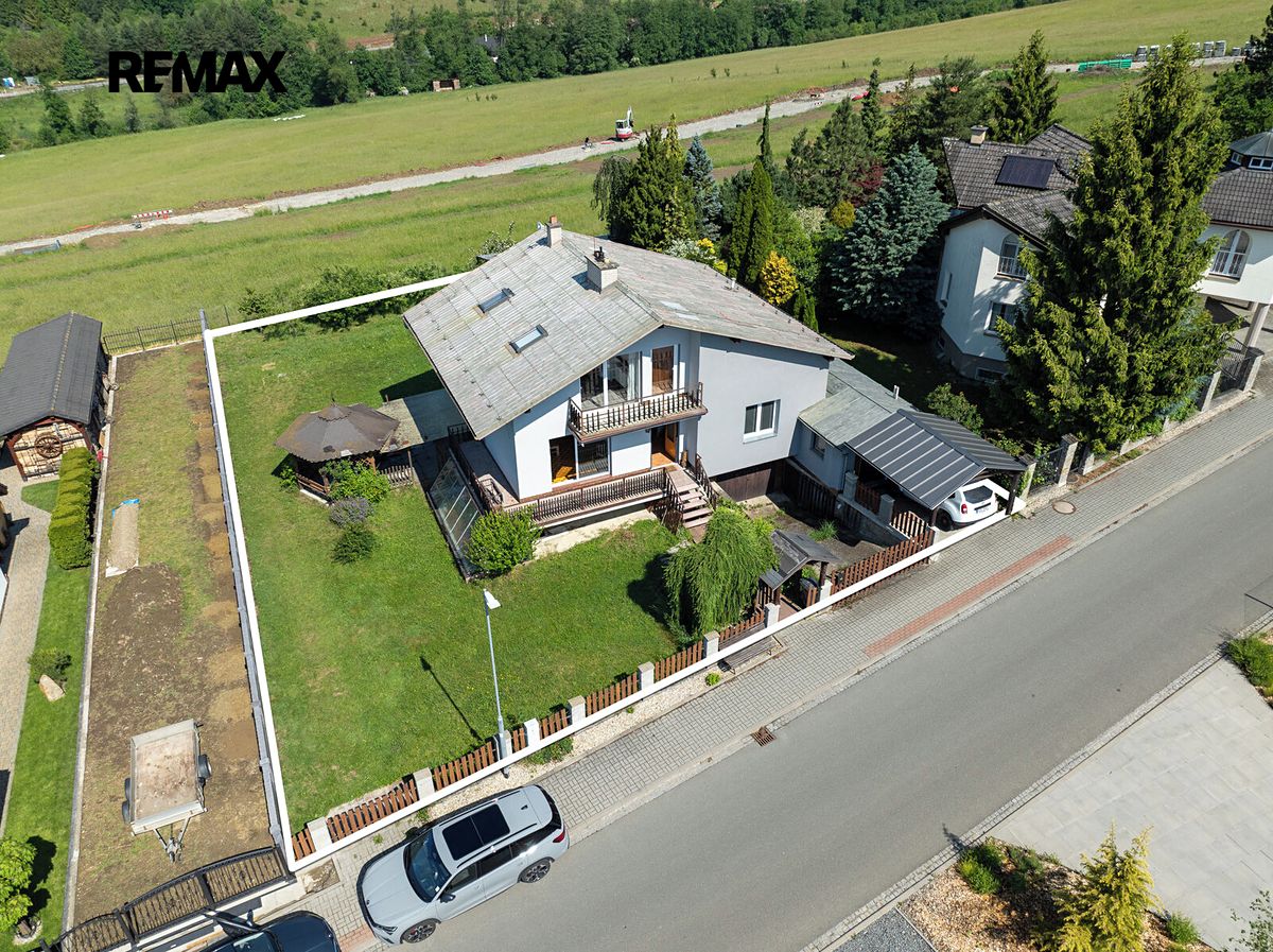 Prodej rodinného domu 408 m², pozemek 843 m²
